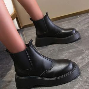 Back short boots ( size 6